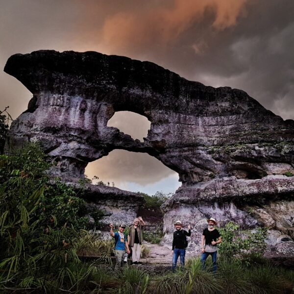 Descubre la esencia del Guaviare tras la puerta de Orión, el arte en Cerro Azul y los maravillos pozos naturales - Imagen 2